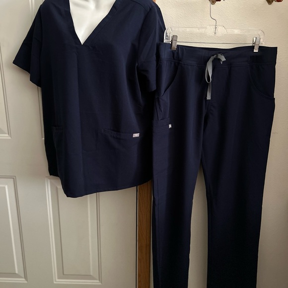 Figs scrub set Kade cargo pants matching 2 pocket top navy X-Large large/tall - Picture 1 of 4